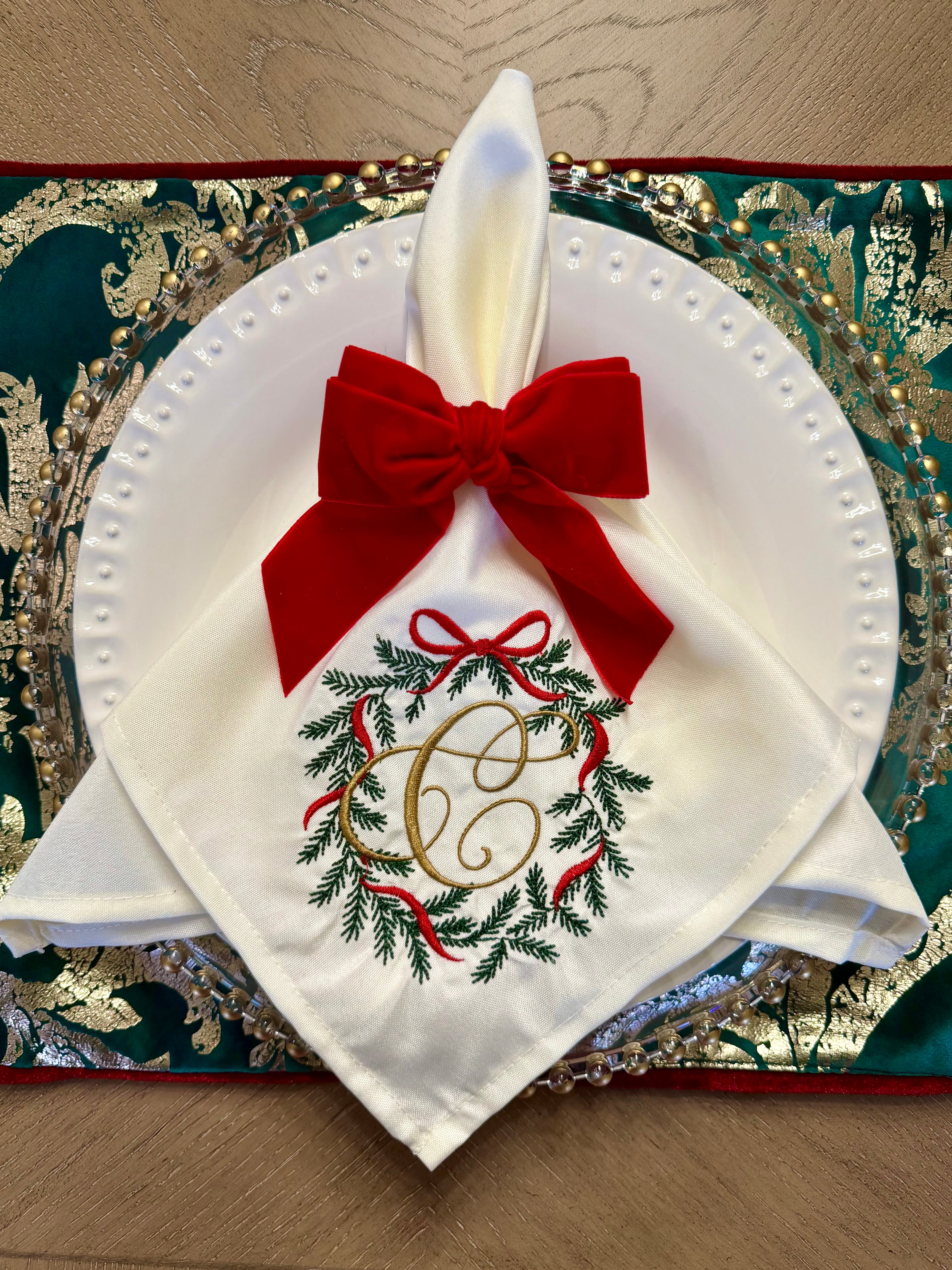 Embroidered Wreath Christmas Dinner Napkin