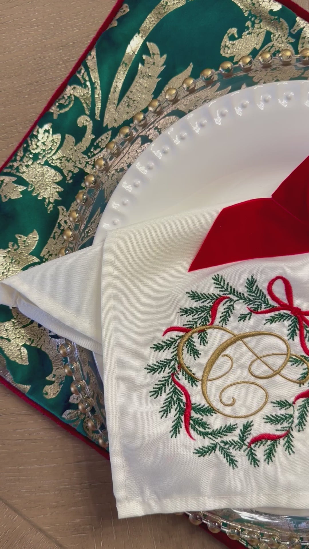 Embroidered Wreath Christmas Dinner Napkin